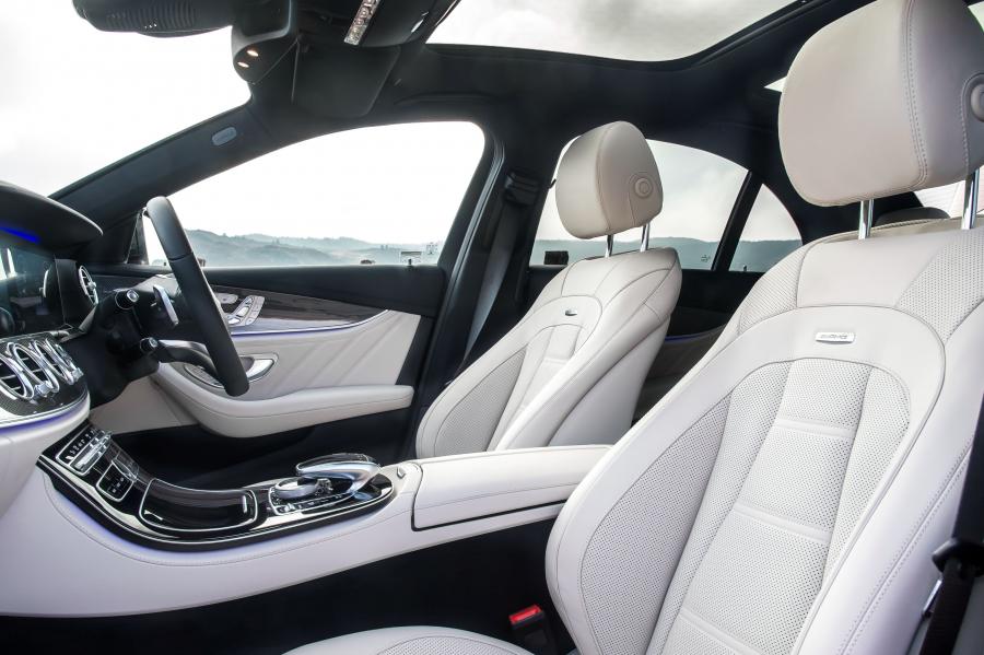 Интерьер Mercedes-AMG E43 4Matic 2016 года  (UK) (фото 24 из 40)
